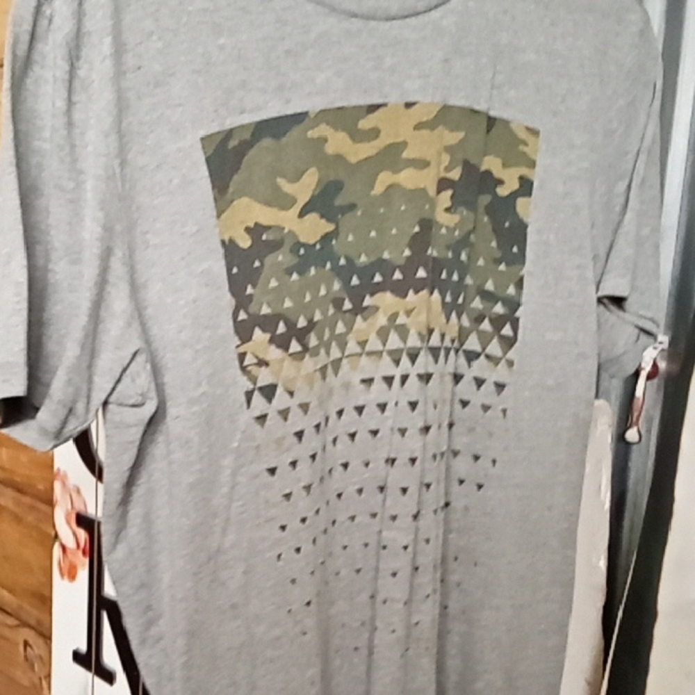 Aeropostale Gray Camouflage Men's T-Shirt